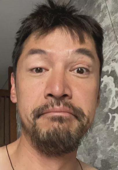 吃瓜娱乐胡歌完整版,娱乐圈的“神秘奶爸”，从青涩少年到成熟父亲，他的蜕变之路